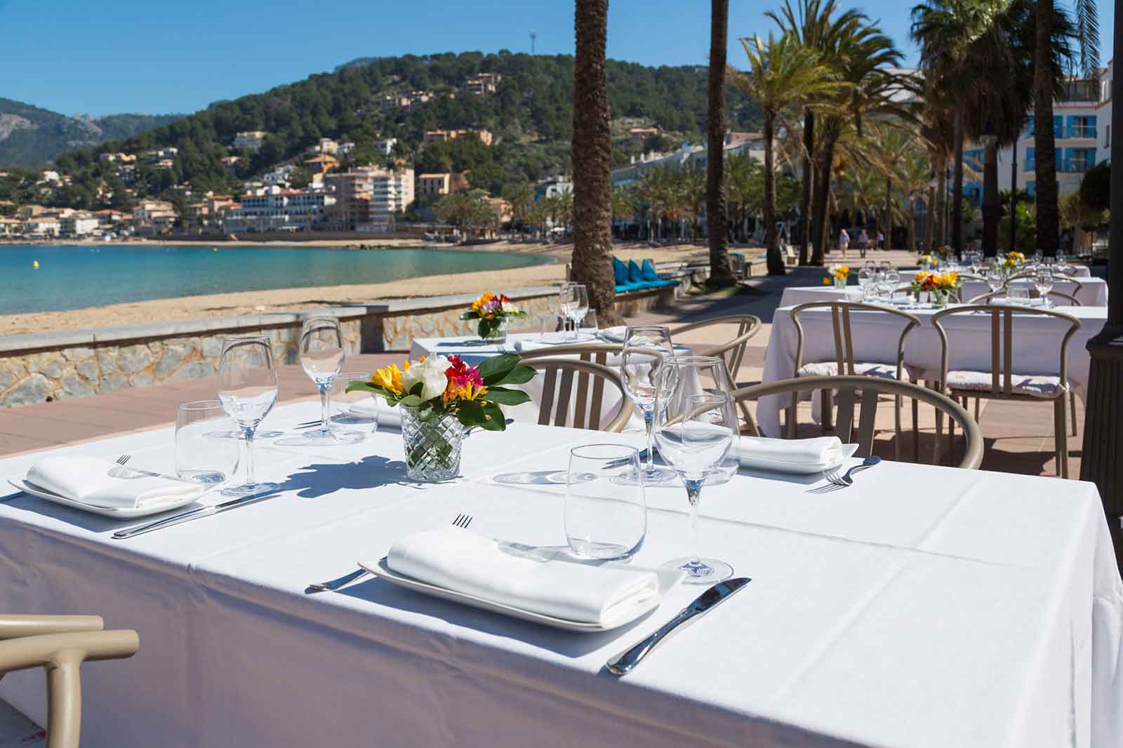 Terraza frente al mar de Es Canyis